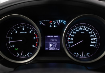 Подержанный автомобиль Toyota Land Cruiser Suv 2008 года (12 фото)