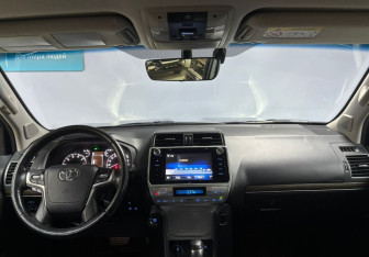 Подержанный автомобиль Toyota Land Cruiser Prado 2020 года (12 фото)
