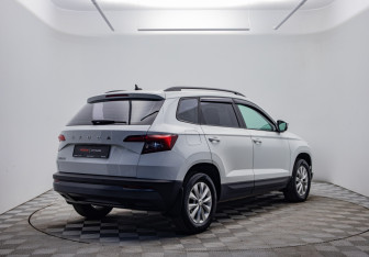Подержанный автомобиль Skoda Karoq 2021 года (5 фото)