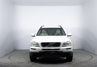 Подержанный автомобиль Volvo XC90 2011 года (2 фото)
