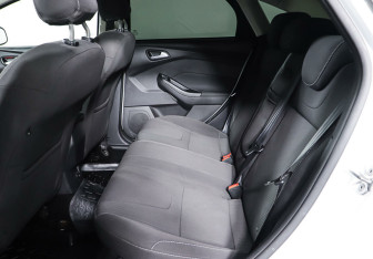 Подержанный автомобиль Ford Focus Sedan 2013 года (18 фото)