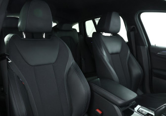 Подержанный автомобиль BMW X4 2021 года (29 фото)