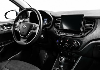 Подержанный автомобиль Hyundai Solaris Sedan 2021 года (10 фото)