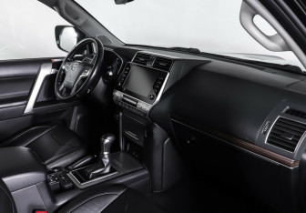 Подержанный автомобиль Toyota Land Cruiser Prado 2020 года (9 фото)