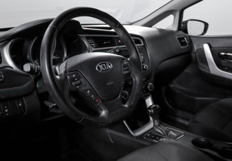 Подержанный автомобиль Kia Ceed Hatchback 2016 года (14 фото)