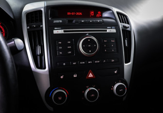 Подержанный автомобиль Kia Ceed Wagon 2010 года (19 фото)