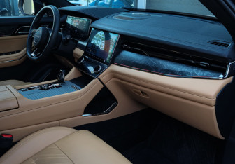 Подержанный автомобиль Lynk&Co 09 2023 года (7 фото)