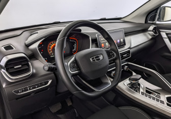 Подержанный автомобиль Geely Coolray 2023 года (15 фото)