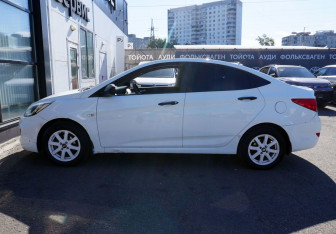 Подержанный автомобиль Hyundai Solaris Sedan 2013 года (8 фото)