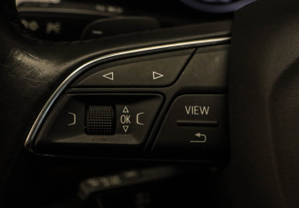 Подержанный автомобиль Audi Q7 2015 года (13 фото)