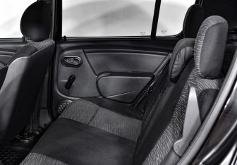 Подержанный автомобиль Renault Sandero 2012 года (12 фото)