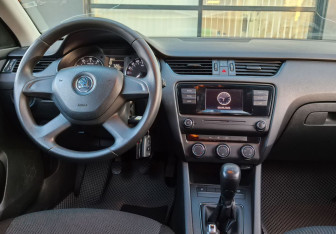 Подержанный автомобиль Skoda Octavia Liftback 2014 года (13 фото)
