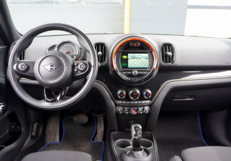 Подержанный автомобиль MINI Countryman 2020 года (15 фото)