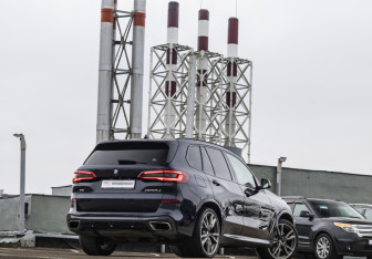 Подержанный автомобиль BMW X5 2018 года (7 фото)