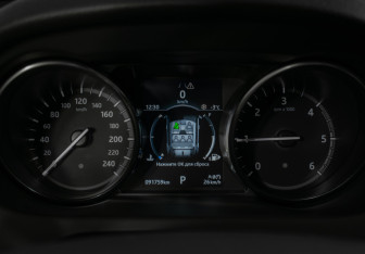 Подержанный автомобиль Land Rover Discovery Sport 2019 года (12 фото)