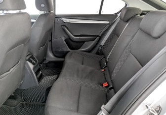 Подержанный автомобиль Skoda Octavia Liftback 2019 года (12 фото)
