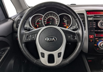 Подержанный автомобиль Kia Venga 2013 года (22 фото)