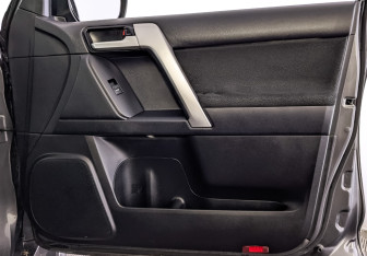 Подержанный автомобиль Toyota Land Cruiser Prado 2020 года (24 фото)