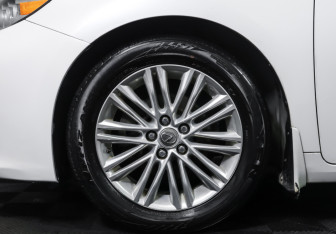 Подержанный автомобиль Lexus ES 2015 года (27 фото)