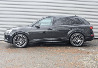 Новый Audi Q7 2025 (3 фото)