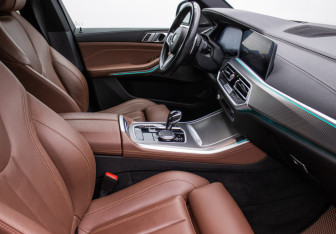 Подержанный автомобиль BMW X5 2021 года (9 фото)