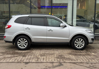 Подержанный автомобиль Hyundai Santa Fe 2012 года (4 фото)