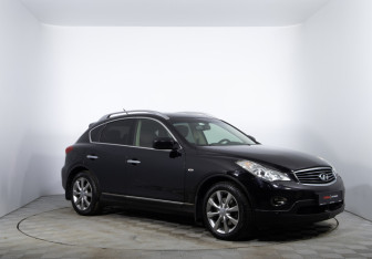 Подержанный автомобиль Infiniti EX 2011 года (3 фото)