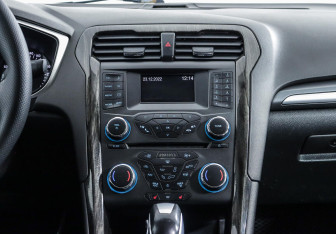 Подержанный автомобиль Ford Mondeo Sedan 2015 года (10 фото)