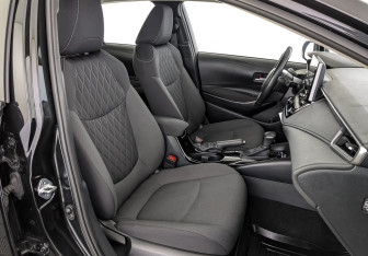 Подержанный автомобиль Toyota Corolla Sedan 2021 года (24 фото)