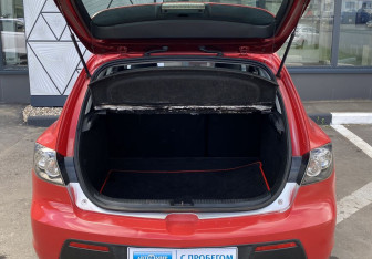 Подержанный автомобиль Mazda 3 Hatchback 2005 года (9 фото)