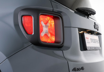 Подержанный автомобиль Jeep Renegade 2016 года (24 фото)