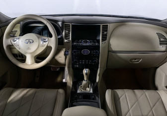 Подержанный автомобиль Infiniti FX 2009 года (12 фото)