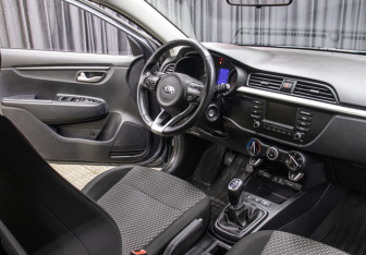Подержанный автомобиль Kia Rio Sedan 2017 года (11 фото)