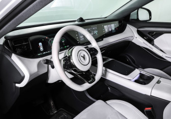 Подержанный автомобиль Voyah Free 2024 года (15 фото)