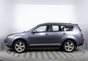 Подержанный автомобиль Mitsubishi Outlander 2008 года (8 фото)