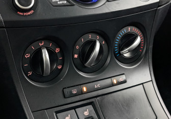 Подержанный автомобиль Mazda 3 Hatchback 2012 года (21 фото)