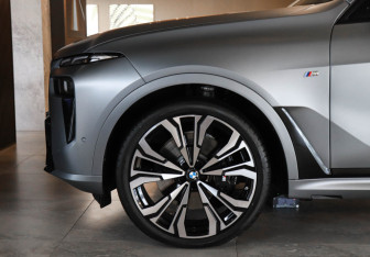Новый BMW X7 2025 (8 фото)