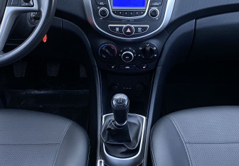 Подержанный автомобиль Hyundai Solaris Sedan 2013 года (12 фото)