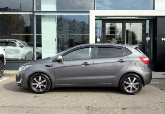 Подержанный автомобиль Kia Rio Hatchback 2013 года (8 фото)