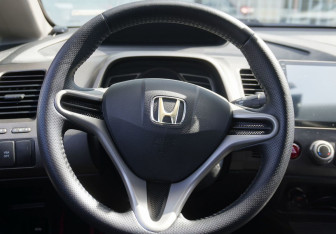 Подержанный автомобиль Honda Civic Sedan 2011 года (14 фото)