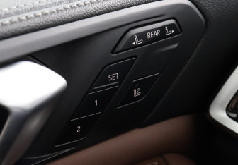 Подержанный автомобиль BMW X7 2019 года (22 фото)