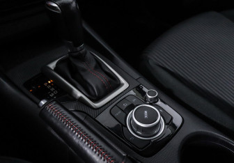 Подержанный автомобиль Mazda 3 Sedan 2015 года (13 фото)