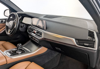 Подержанный автомобиль BMW X5 2019 года (11 фото)