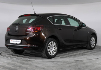 Подержанный автомобиль Opel Astra Hatchback 2014 года (5 фото)