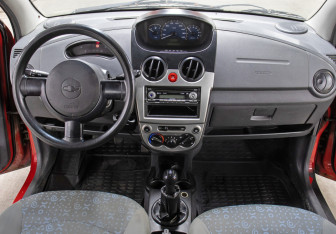 Подержанный автомобиль Chevrolet Spark 2007 года (14 фото)