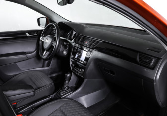 Подержанный автомобиль Skoda Rapid Liftback 2017 года (11 фото)