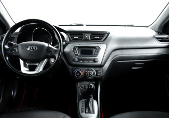 Подержанный автомобиль Kia Rio Hatchback 2014 года (8 фото)