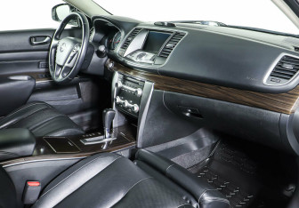 Подержанный автомобиль Nissan Teana 2013 года (10 фото)