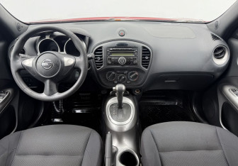 Подержанный автомобиль Nissan Juke 2013 года (12 фото)