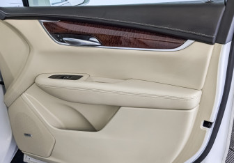 Подержанный автомобиль Cadillac XT5 2016 года (24 фото)